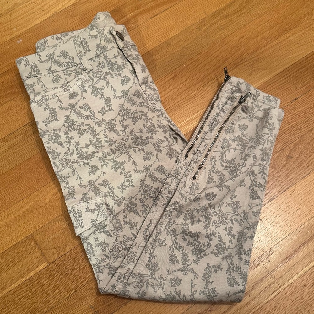Anthropologie Level 99 Gray Floral Print Pants